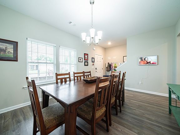 4th image of 81 Wood Hill Dr