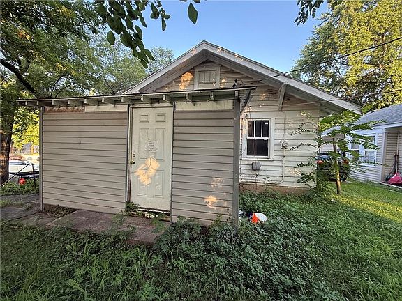 5th image of 2351 Drury Ave
