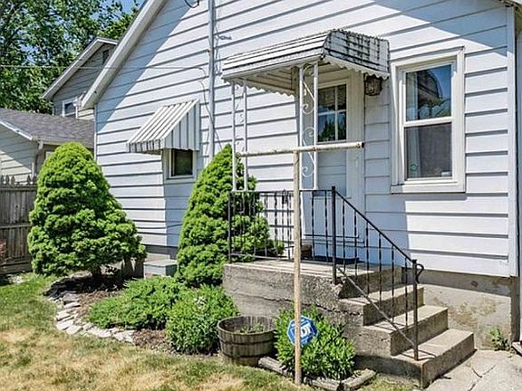 3rd image of 2634 Lynn Ave