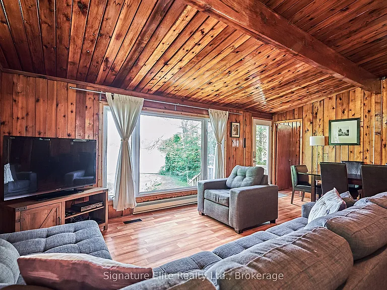155 Wychwood Cres — Photo 1