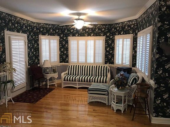5th image of 221 Leila Ct