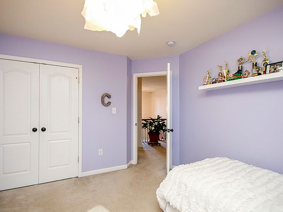 3rd image of 10740 Greenbriar Ln