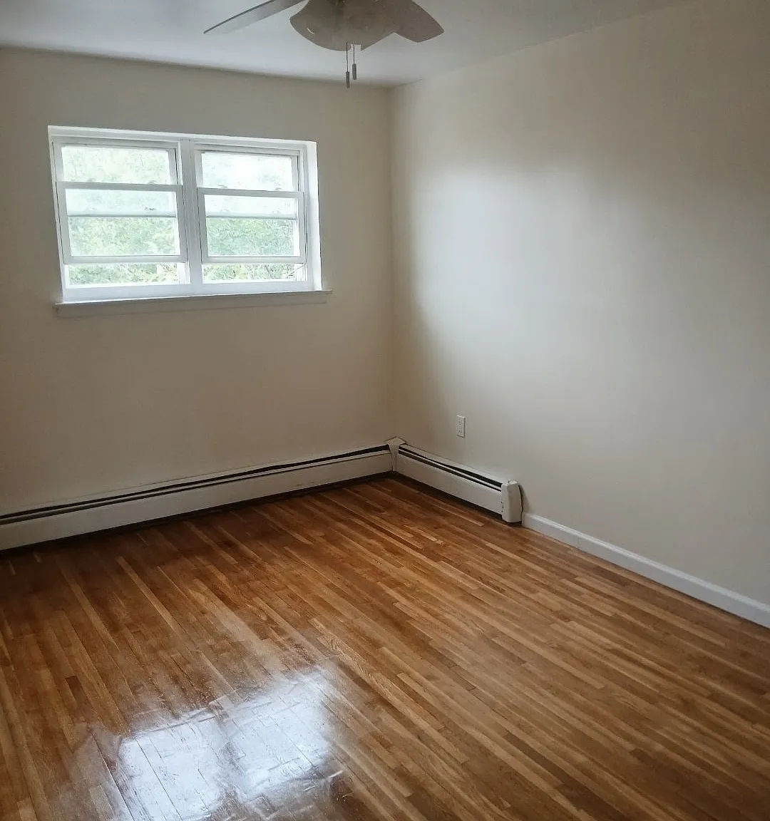 3 bed, 1300 sqft, $3,532 — Photo 4