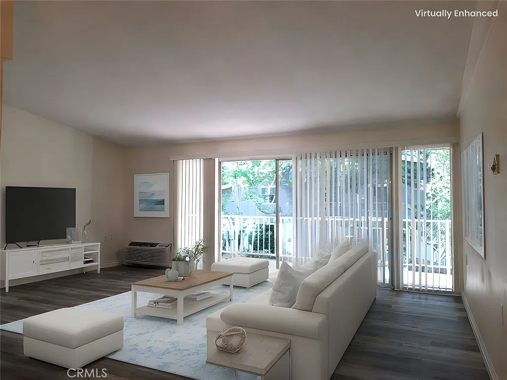 2 bed, 1040 sqft, $2,700 — Photo 2