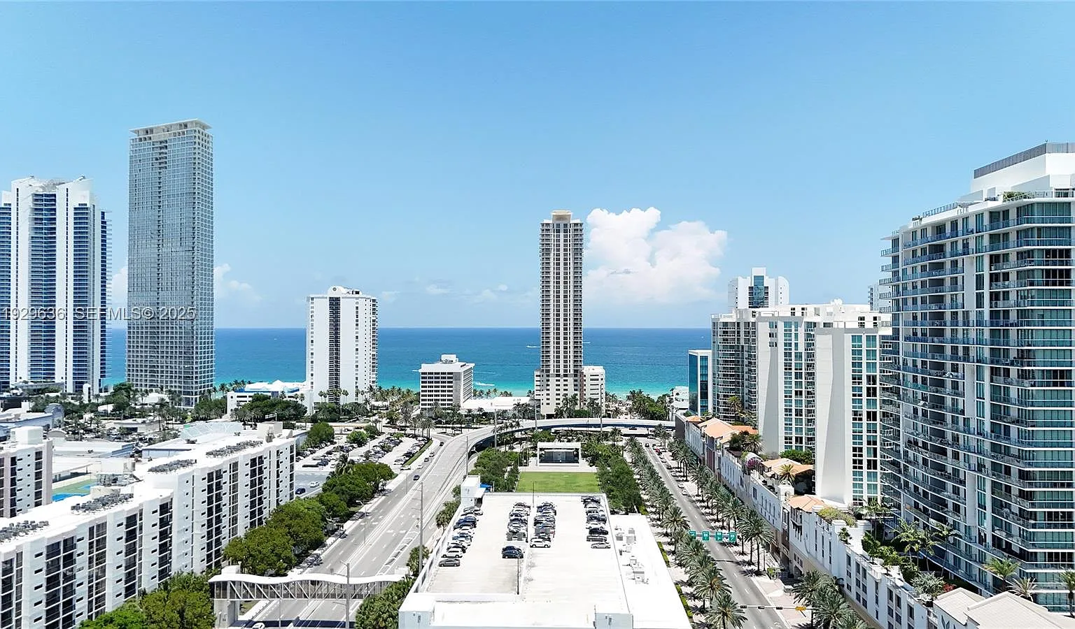 Parque Towers Condo — Photo 3