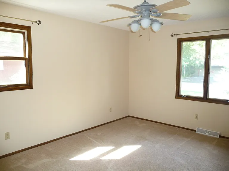 1047 Tyler St S — Photo 8