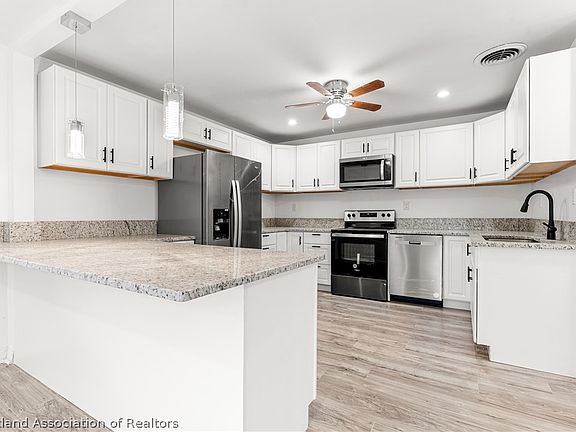 5th image of 2340 W Jackson St