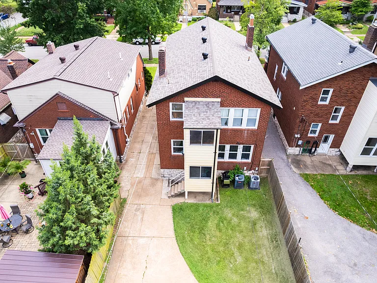 3911 Dover Pl #2F — Photo 4
