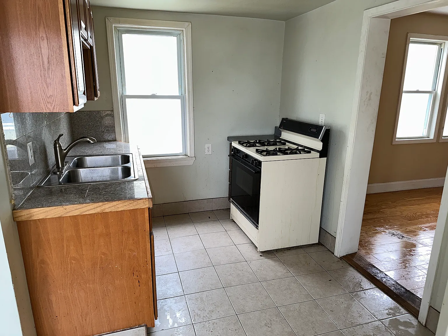 2 bed, 1300 sqft, $1,100 — Photo 3