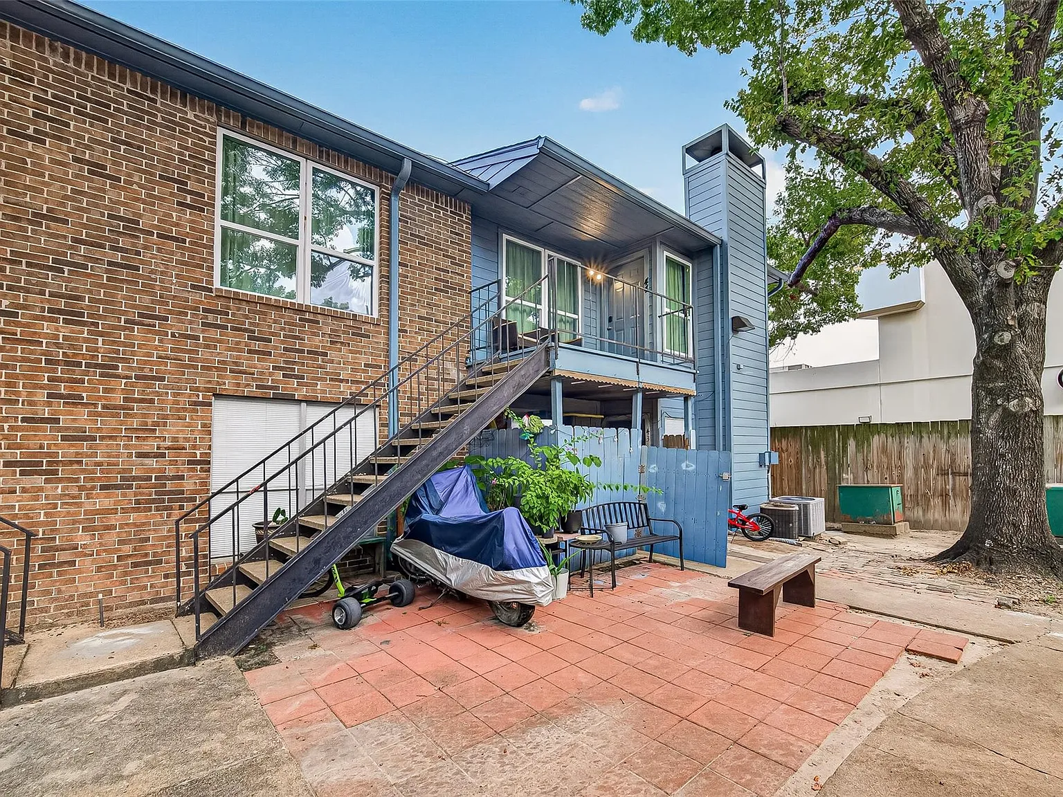 2 bed, 1.0 bath, 808 sqft, $2,000 — Photo 2
