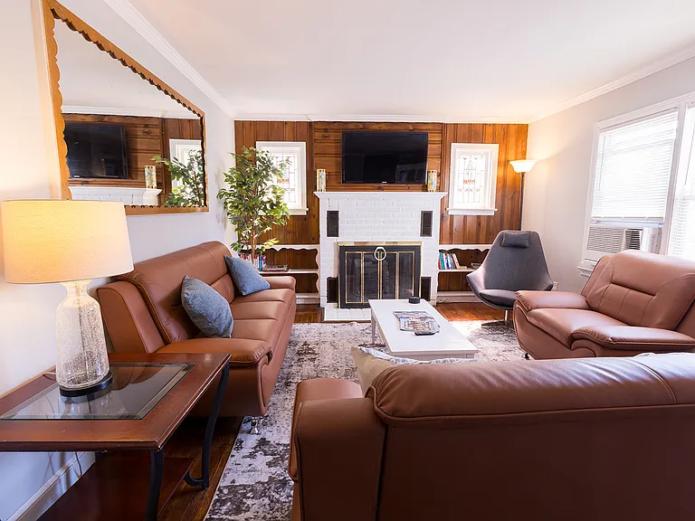 30 Florence Ave — Photo 4