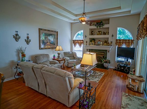 5th image of 95 Rose Dr