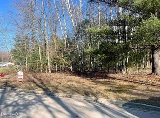 Robinhood Dr, Montrose, MI 48457