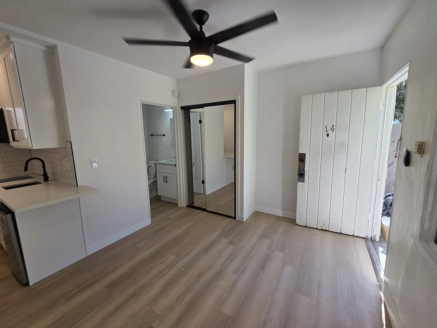 628 Veteran Ave — Photo 2