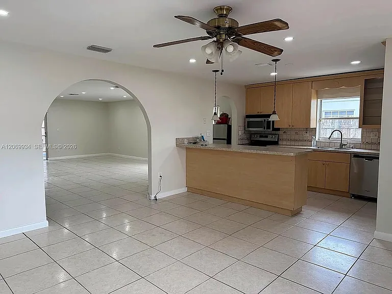 3232 Village Green Dr — Photo 4