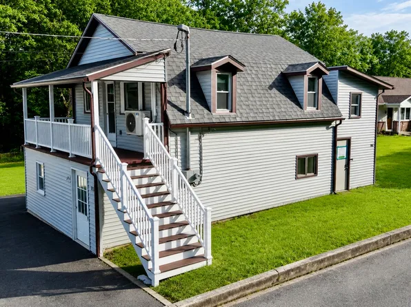 1731 W 8th St, Wind Gap, PA 18091