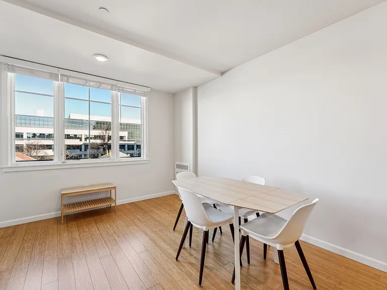 Addison Arts Apartments — Photo 156