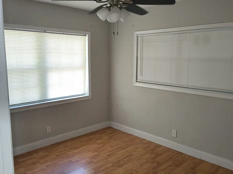 650 Campus Cir — Photo 14