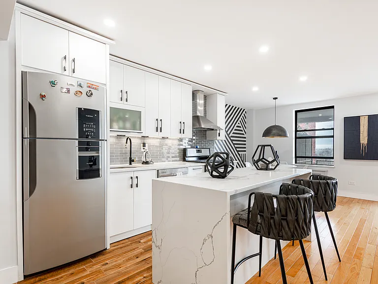 3235 Emmons Ave #526 — Photo 6