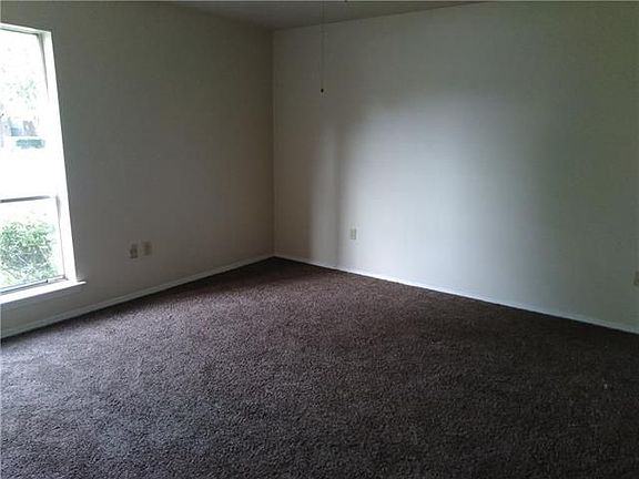 5th image of 207 Portsmouth Dr