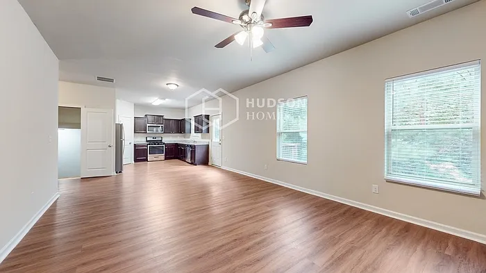 215 Scotland Dr — Photo 6