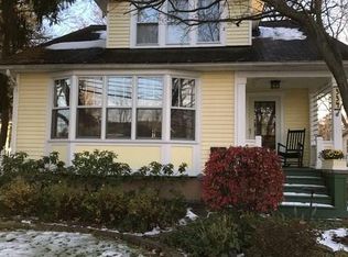 334 Bell St, Chagrin Falls, OH 44022