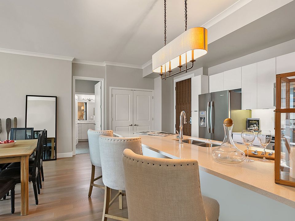 From casual breakfasts to hosted dinners, this spacious kitchen layout makes every moment feel effortless and refined