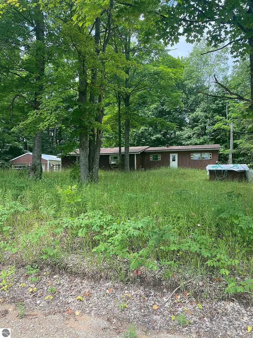 8841 N Vandermeulen Rd photo 1