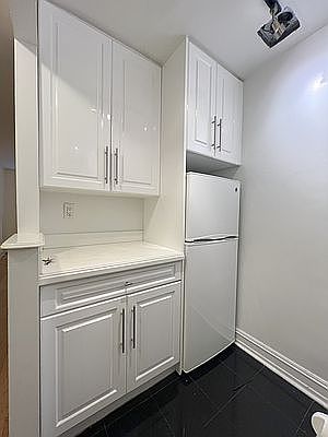5th image of 148 W 68th St #C