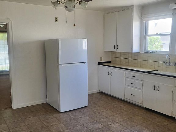 5th image of 494 Lincoln Ave