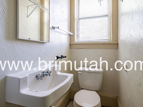 5th image of 305 S Douglas St APT 3