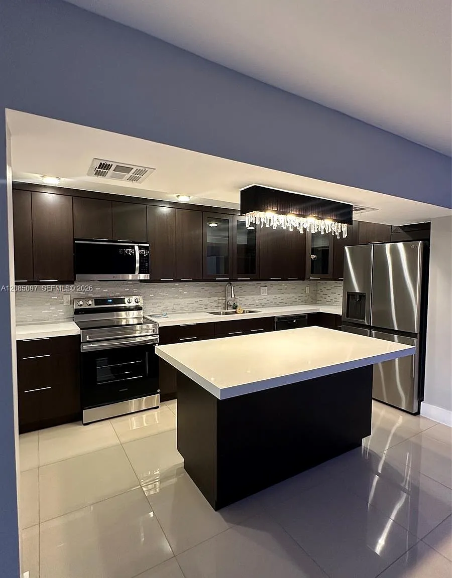 4 bed, 1934 sqft, $3,800 — Photo 4