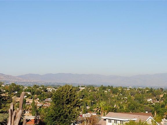 3rd image of 6758 Vickiview Dr