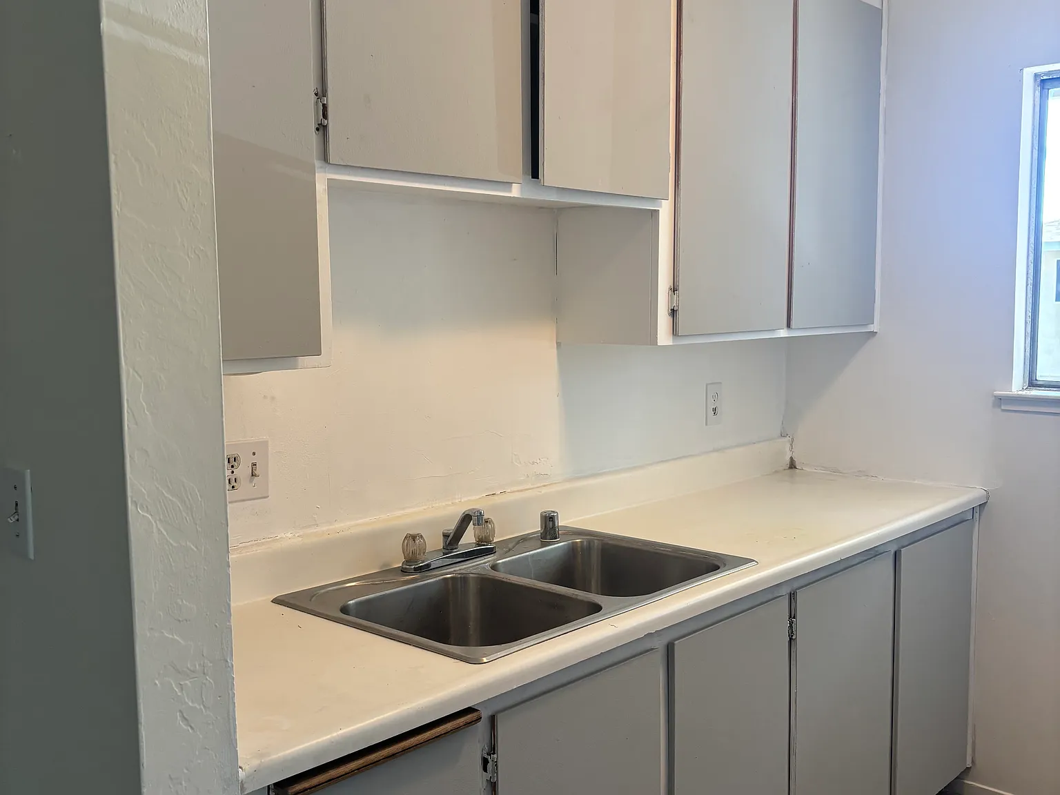 2 bed, 819 sqft, $1,876 — Photo 3