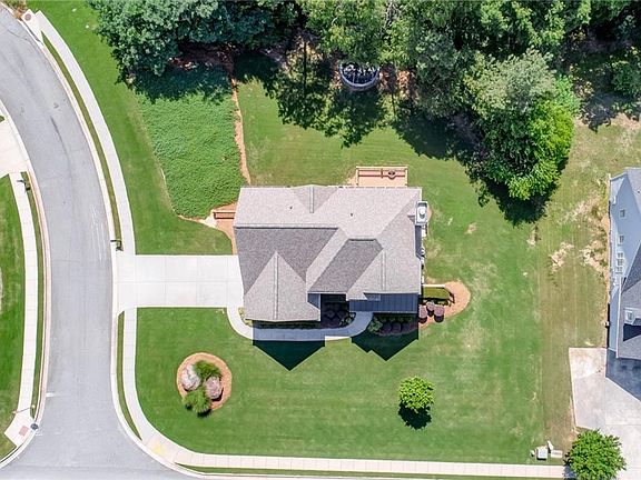 2nd image of 10 Altar Rock Ct NE