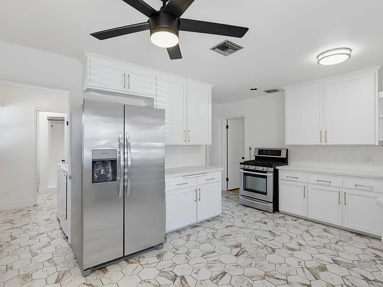 4776 Garfield St — Photo 15