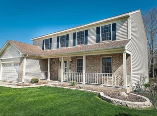 77 Silo Ct, Gurnee, IL 60031