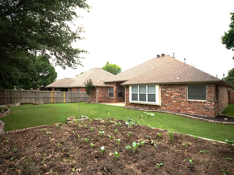 2708 Comanche Trl — Photo 30