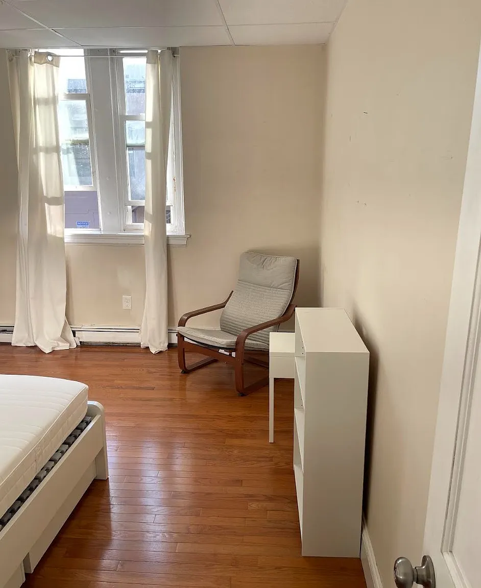 3 bed, 9999 sqft, $3,600 — Photo 2