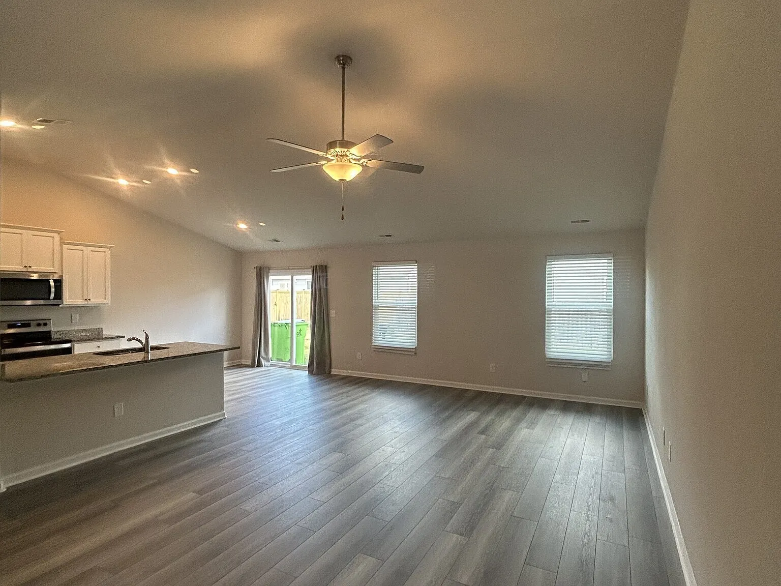 3 bed, 2.0 bath, 1506 sqft, $1,795 — Photo 3