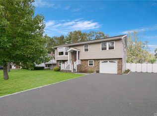 17 Ralph Ave, Lake Grove, NY 11755