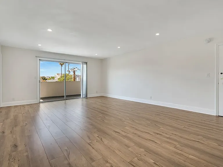 929 S Bedford St #302 — Photo 8