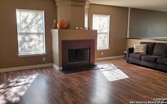 5th image of 7121 Cambie Ct