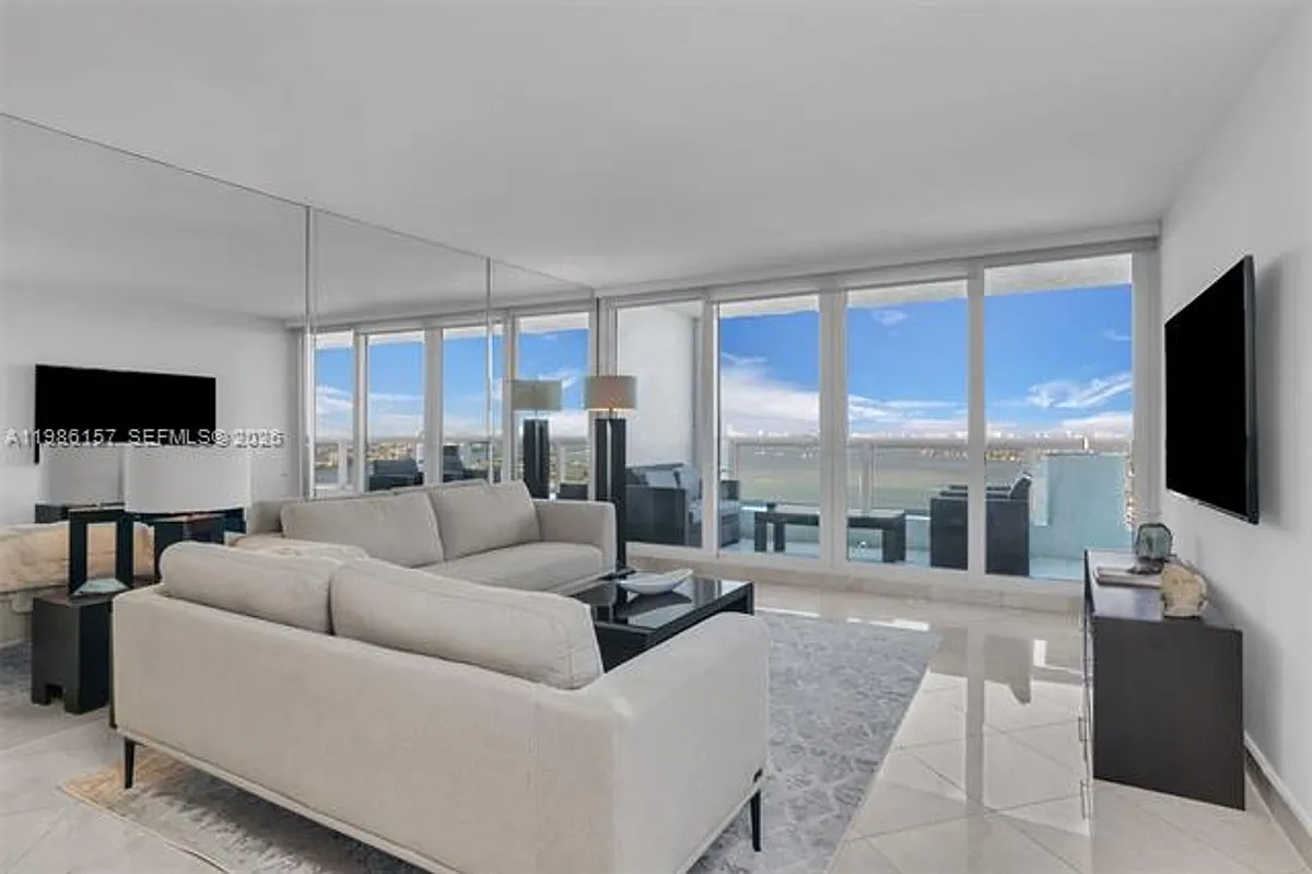 Building Photo - 1717 N Bayshore Dr #A-3332