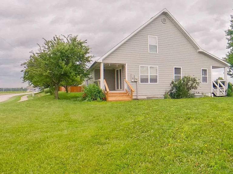 3727 Peachtree Cir — Photo 19