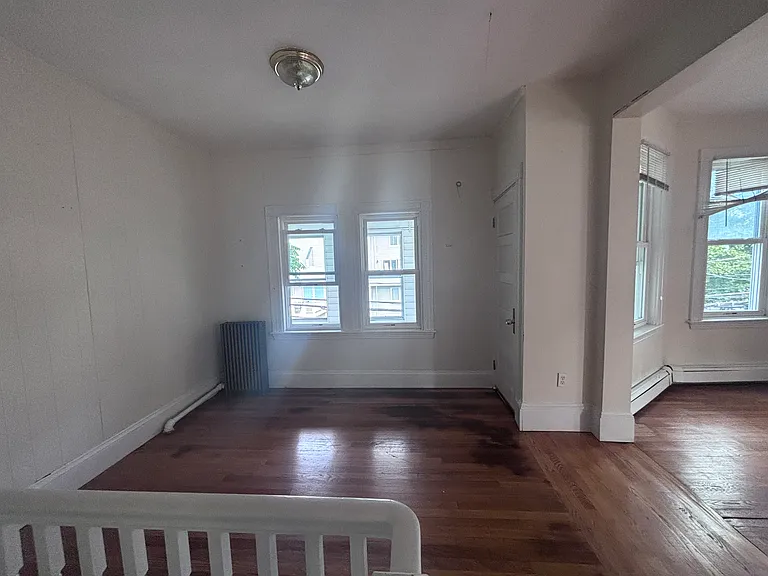 15-17 Etna St #15 — Photo 4