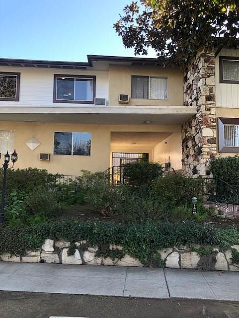 1st image of 15522 Moorpark St APT 14