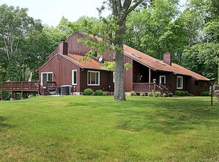 18 Brookside Dr, Woodbridge, CT 06525