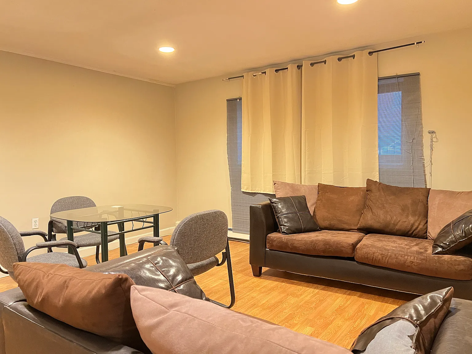 2 bed, 767 sqft, $2,400 — Photo 2