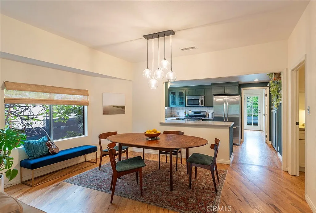 3 bed, 1300 sqft, $5,100 — Photo 3